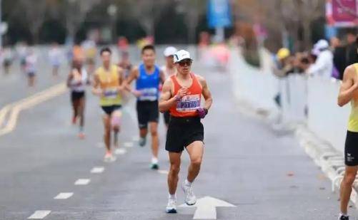 如何注册皇冠足球代理
_马拉松职业“私兔”最高月入4万 从熟人搭子到有偿服务