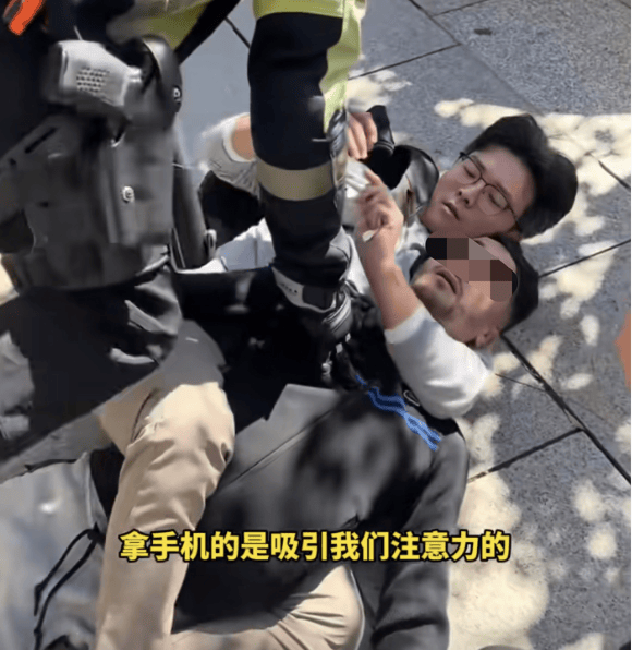 皇冠信用網代理怎么申请
_中国小伙在西班牙遇小偷皇冠信用網代理怎么申请
,当场裸绞将其制服!本人发声